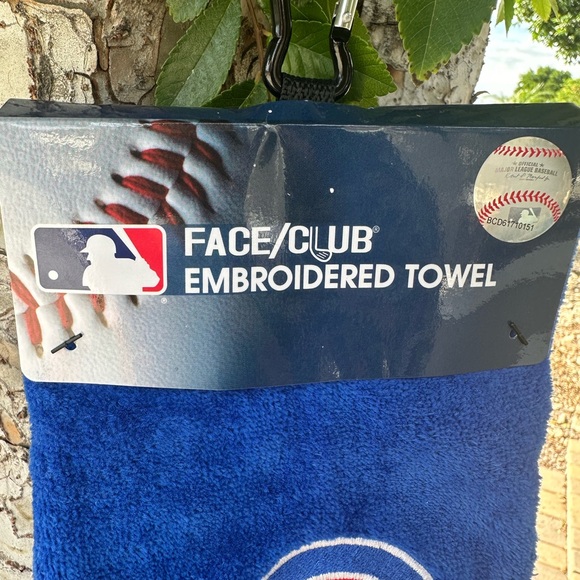 NWT FaceClub Embroidered  Towel - Cubs!  Trifold 16” x 24” towel - Picture 7 of 7